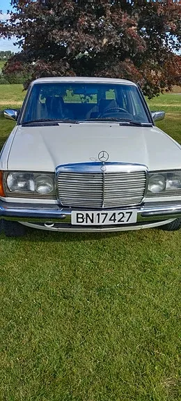 Mercedes-Benz 230 E