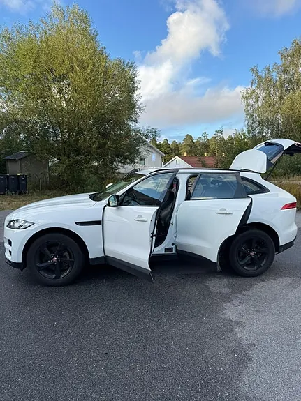 Jaguar F-Pace 2017 photo 4