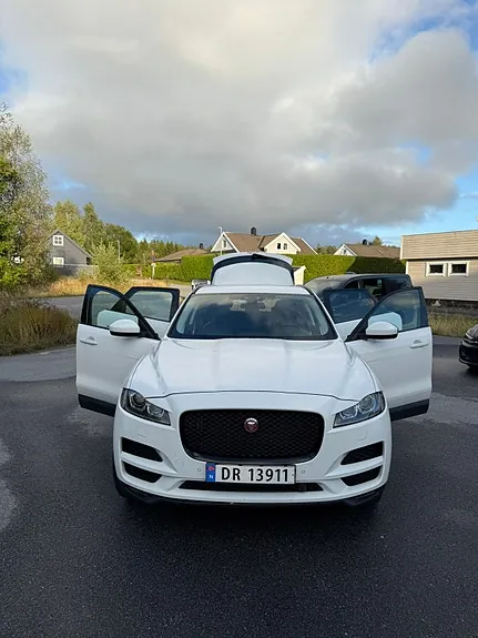 Jaguar F-Pace 2017 photo 2