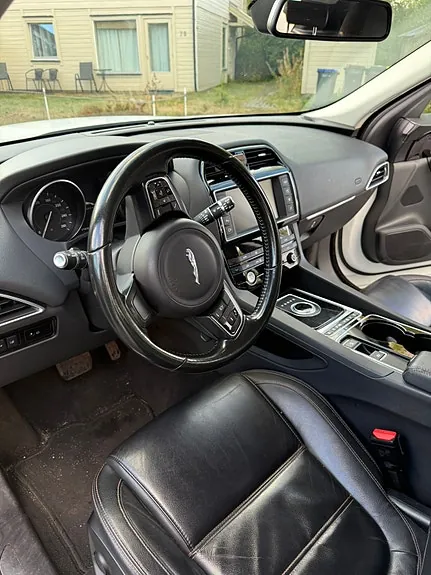 Jaguar F-Pace 2017 photo 5
