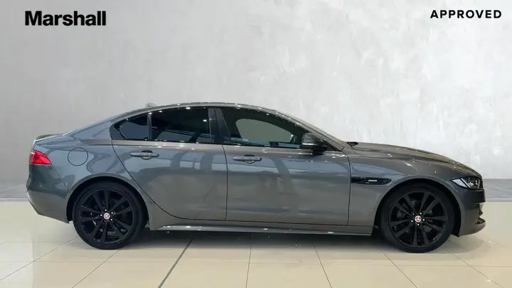 Jaguar Xe 2018 photo 5