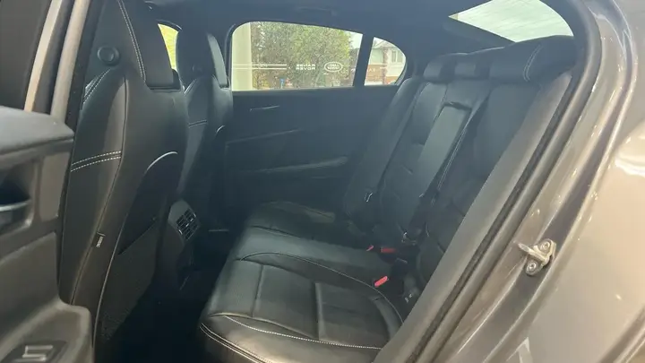 Jaguar Xe 2018 photo 4