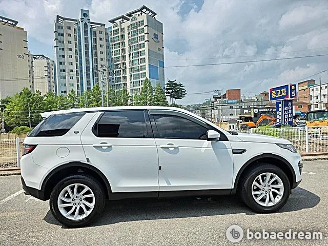 Land Rover Discovery Sport 2017 photo 2