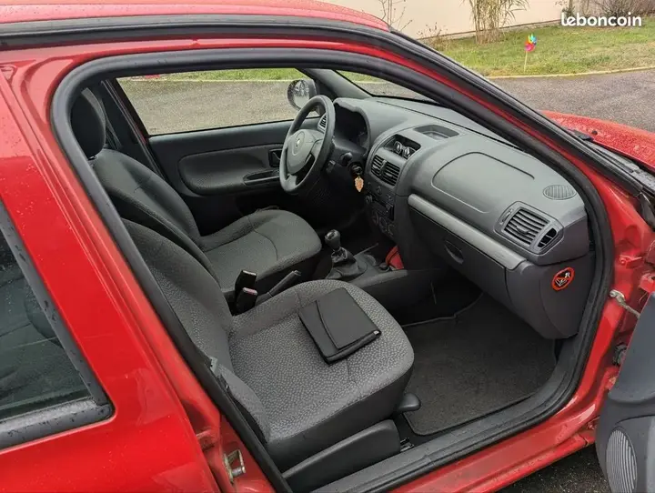 Renault Clio 2011 photo 3