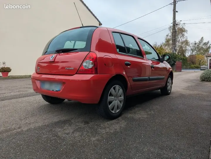 Renault Clio 2011 photo 2