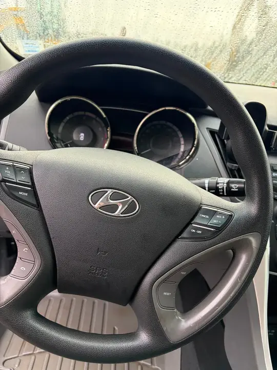 Hyundai Sonata 2013 photo 2
