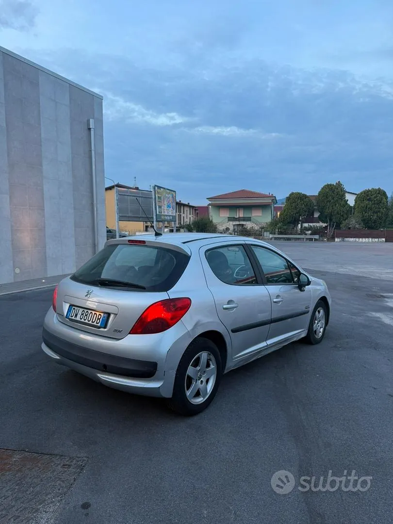 Peugeot 207 2009 photo 3