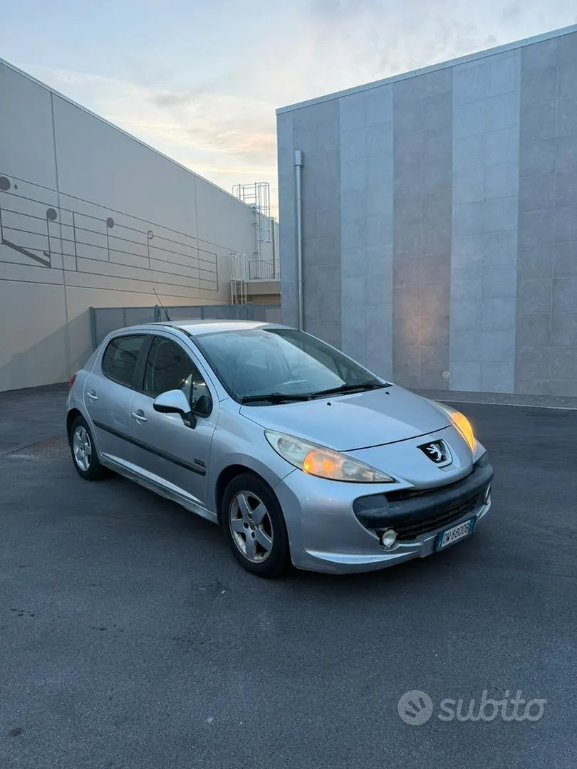 Peugeot 207 2009 photo 2