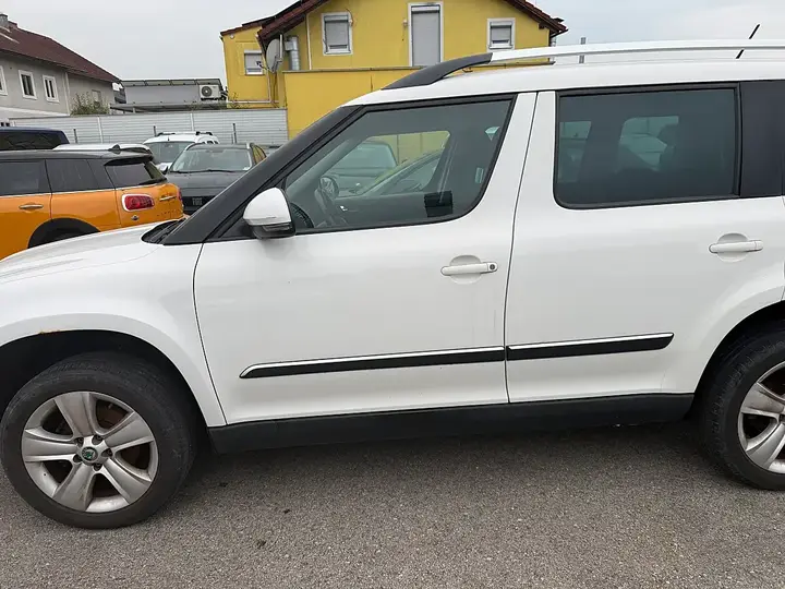 Skoda Yeti 2013 photo 2