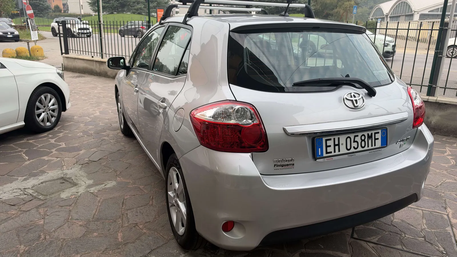 Toyota Auris 2011 photo 5