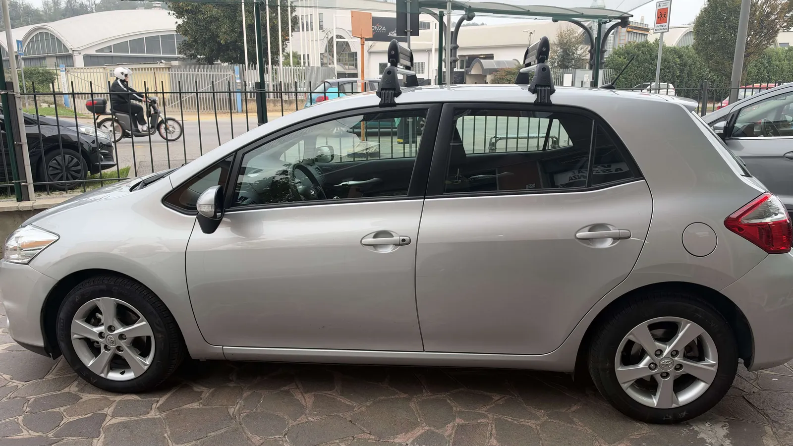 Toyota Auris 2011 photo 4