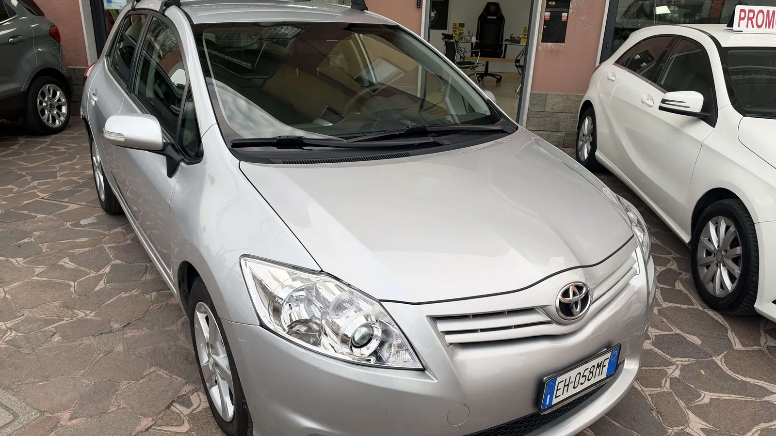 Toyota Auris 2011 photo 3