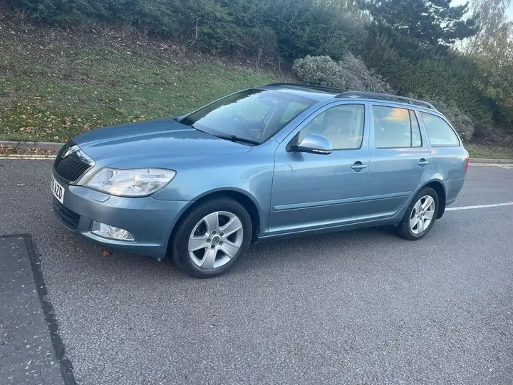 Skoda Octavia 2009 photo 2