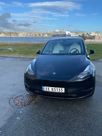 Tesla Model Y 2023 photo 4