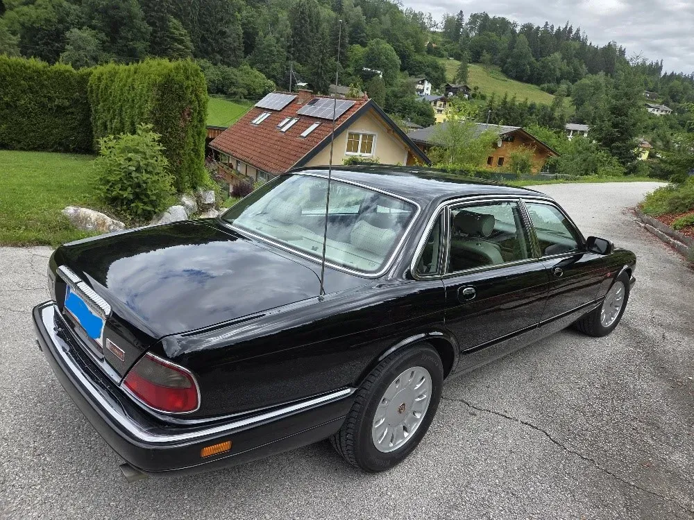 Jaguar Double Six 1995 photo 3