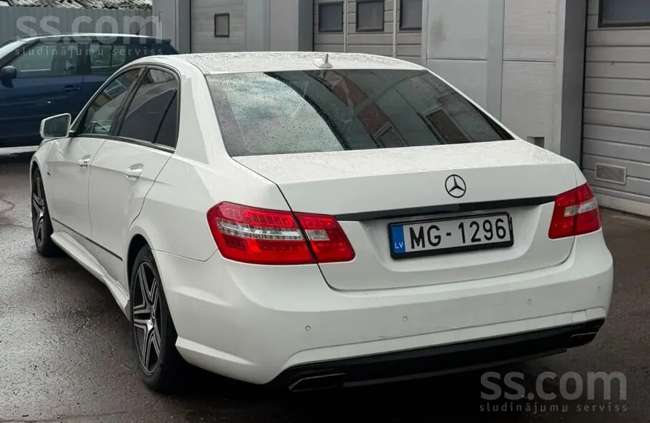 Mercedes-Benz E220 2012 photo 2