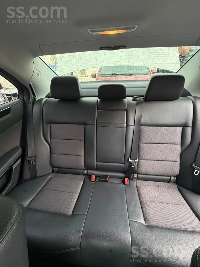 Mercedes-Benz E220 2012 photo 4