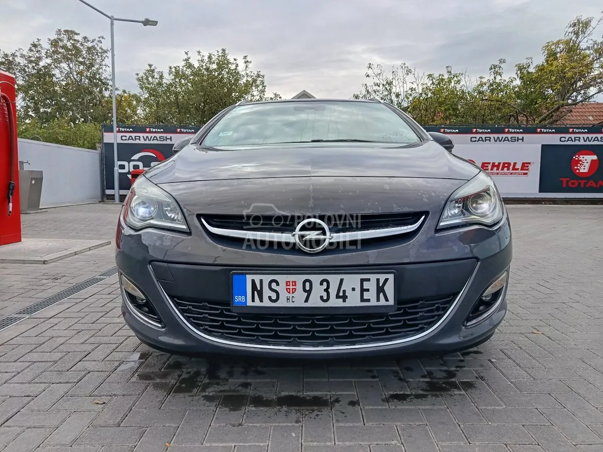 Opel Astra J 2013 photo 2