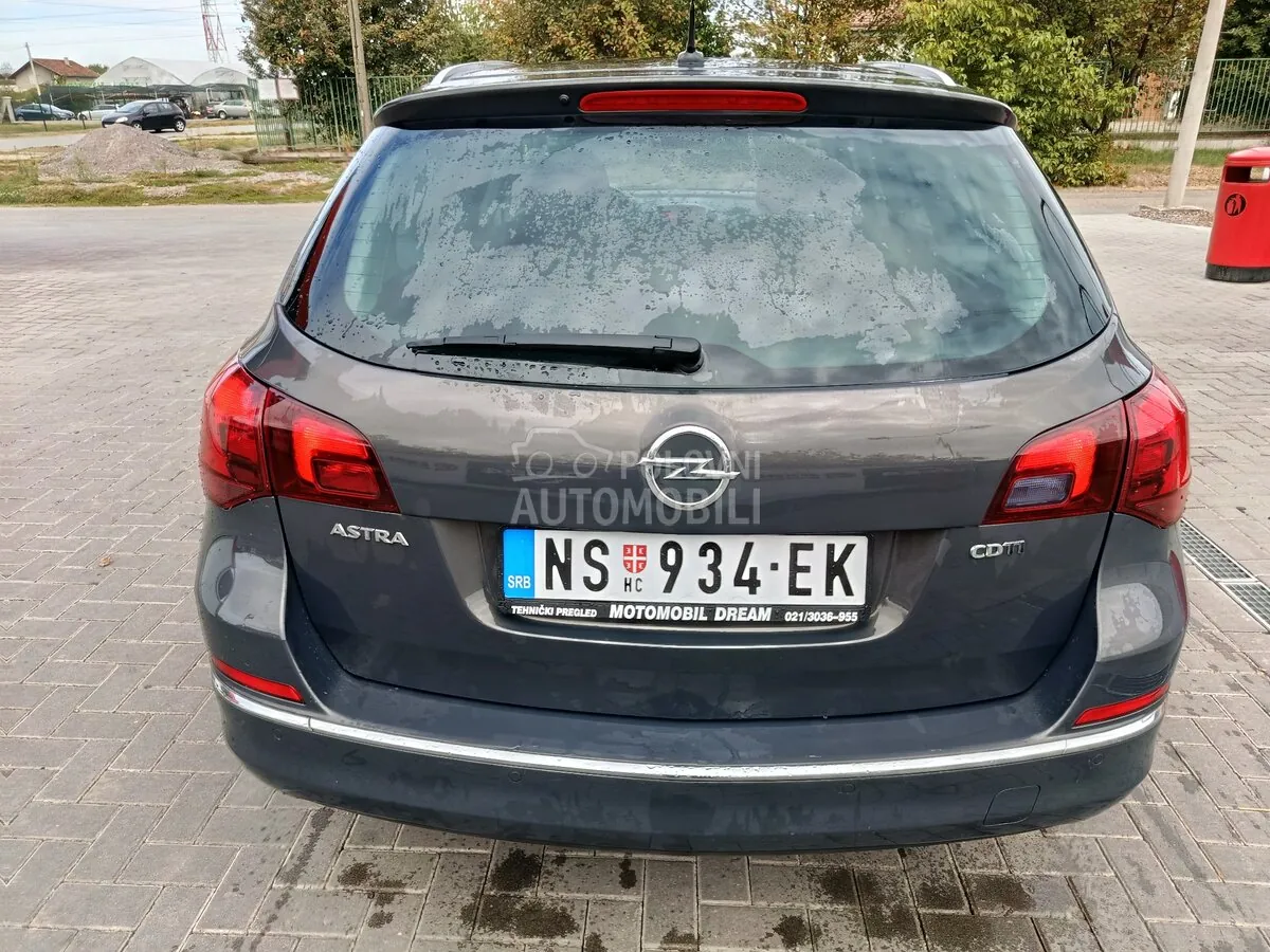 Opel Astra J