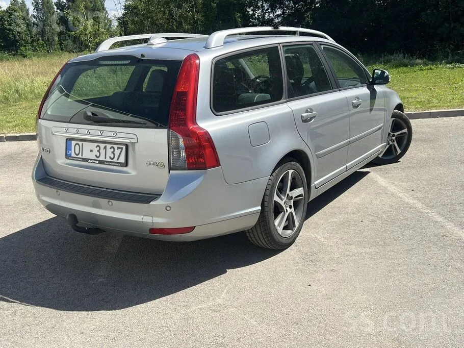 Volvo V50 2012 photo 2