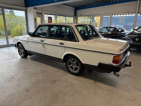 Volvo 240 1987 photo 4