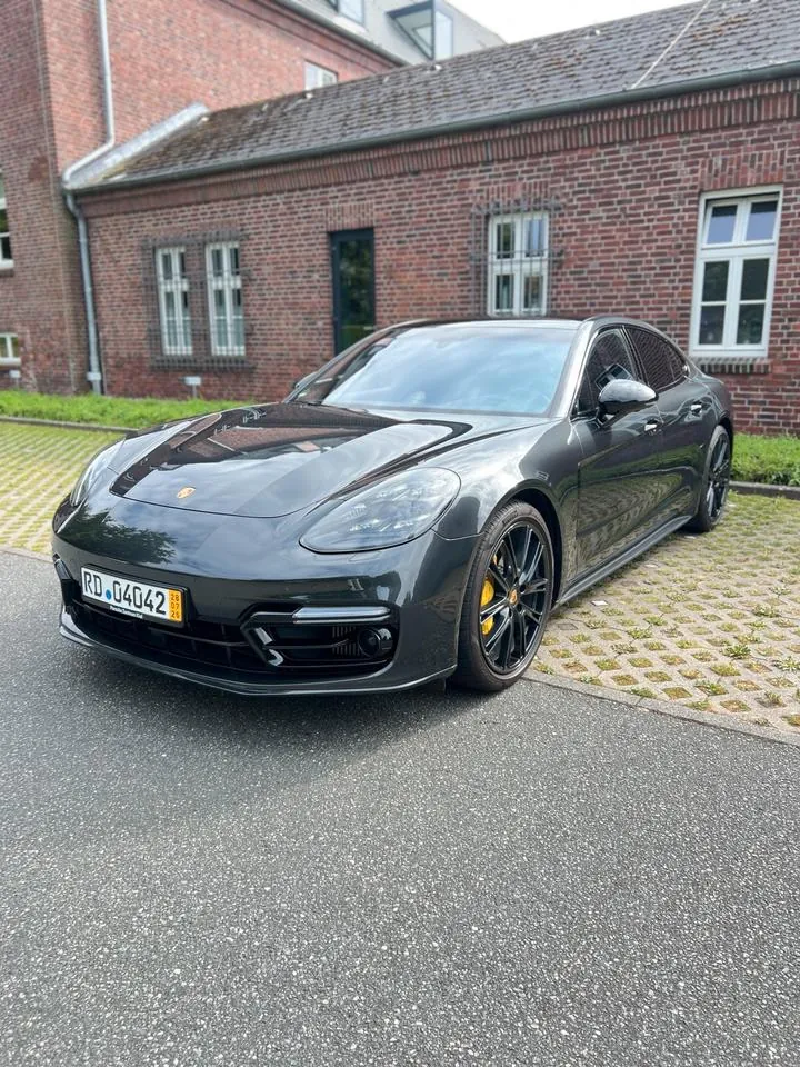 Porsche Panamera Gts