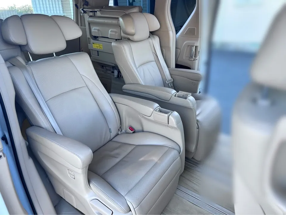 Toyota Vellfire 2009 photo 4