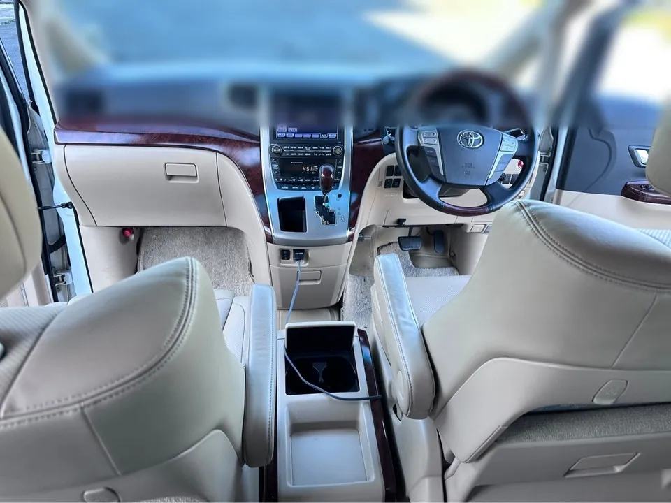 Toyota Vellfire 2009 photo 3