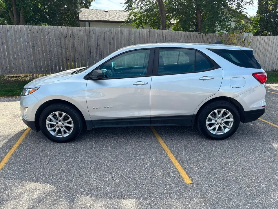 Chevrolet Equinox 2021 photo 2