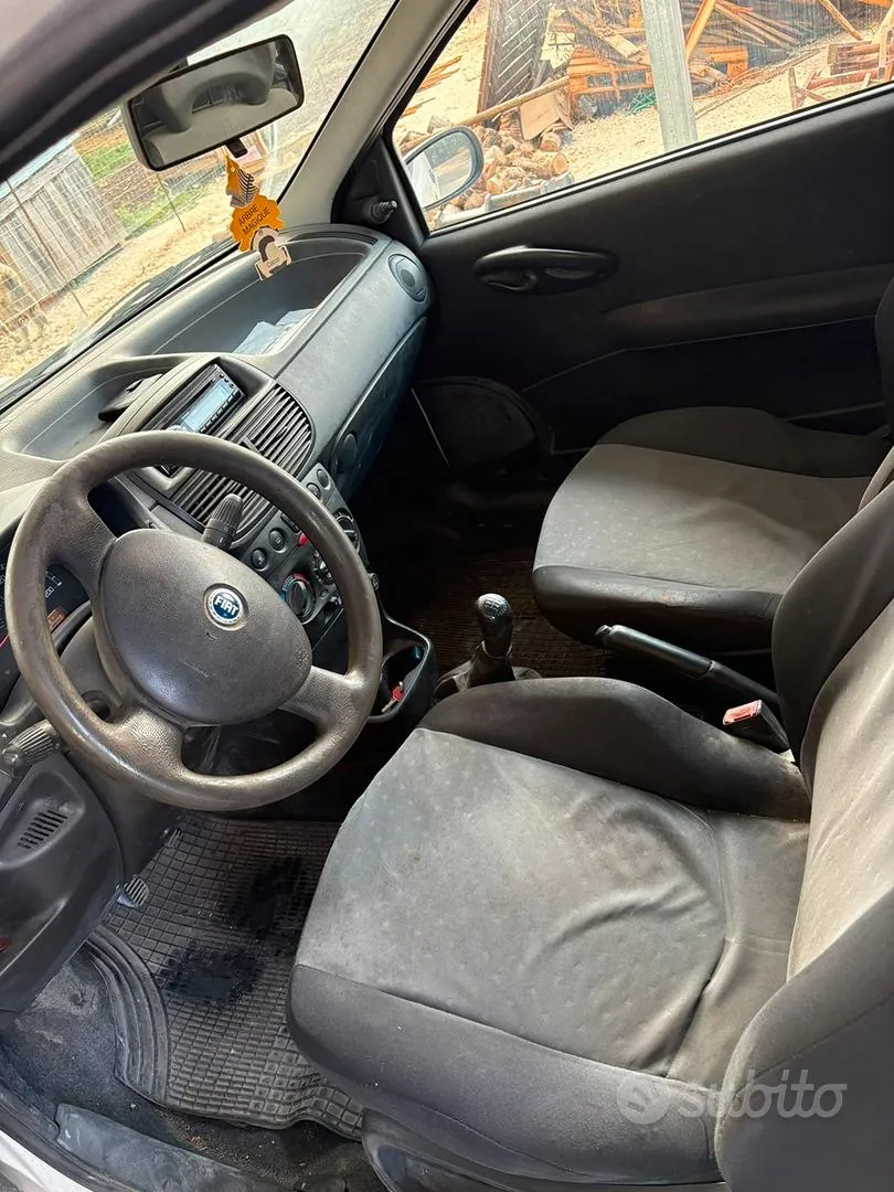 Fiat Punto 2006 photo 2