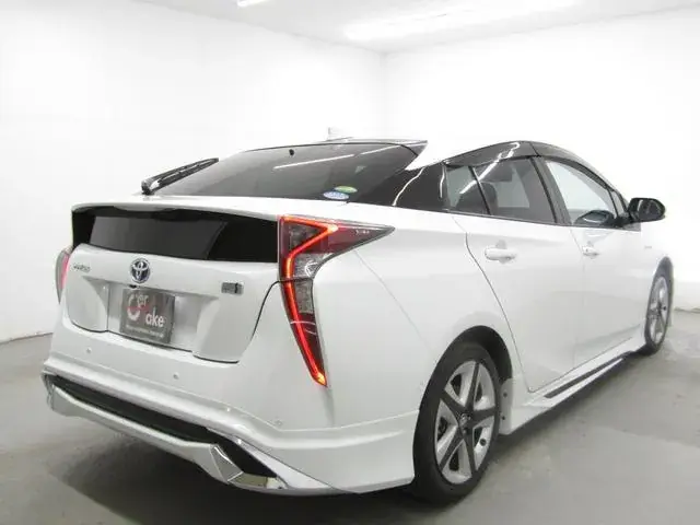 Toyota Prius 2017 photo 3