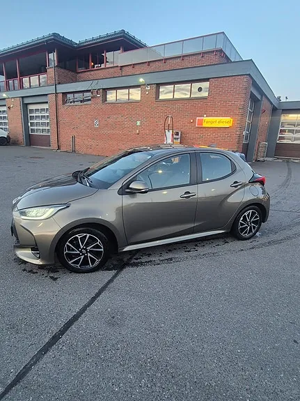 Toyota Yaris 2022 photo 2