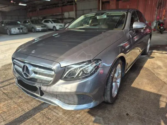 Mercedes-Benz E200