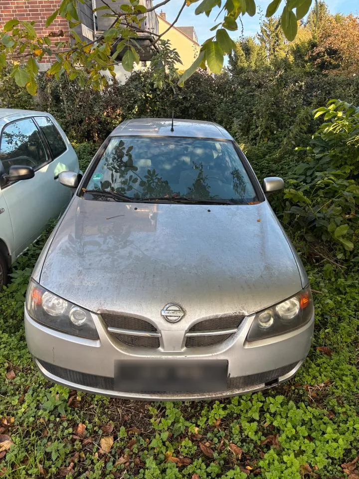 Nissan Almera