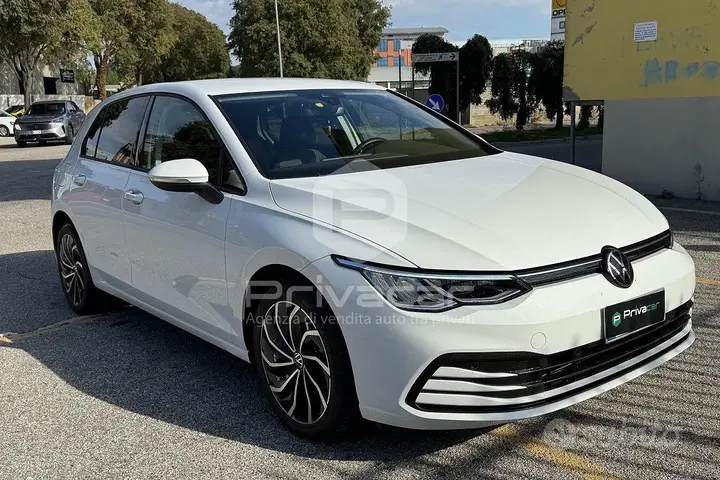 Volkswagen Golf 2024 photo 3