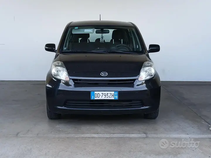 Daihatsu Sirion 2006 photo 2