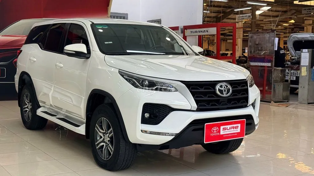 Toyota Fortuner 2023 photo 3
