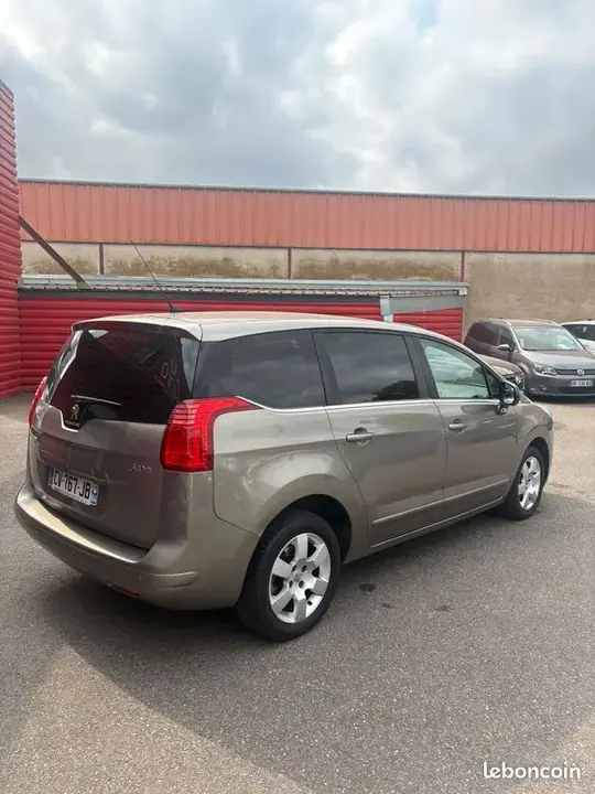 Peugeot 5008 2013 photo 4