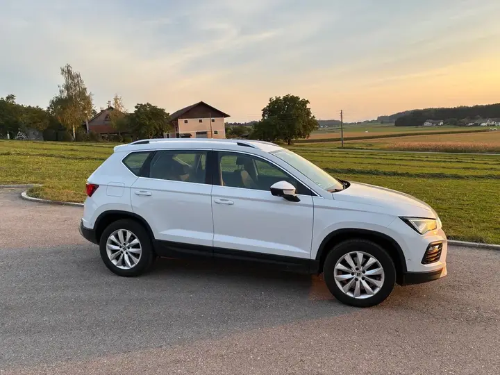 Seat Ateca 2022 photo 2