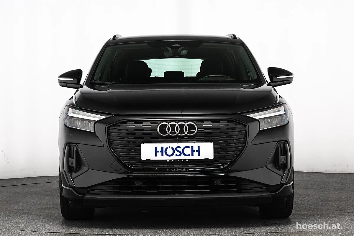 Audi Q4 2023 photo 2
