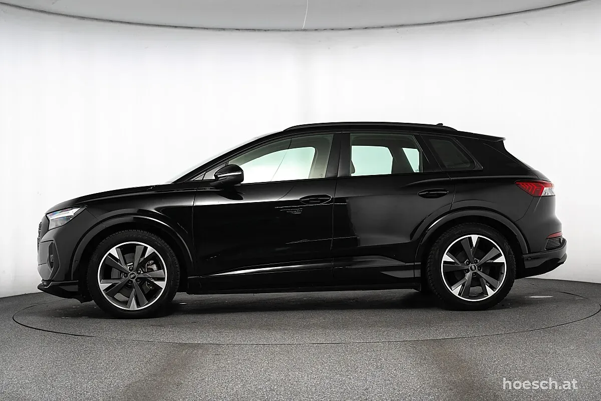 Audi Q4 2023 photo 3