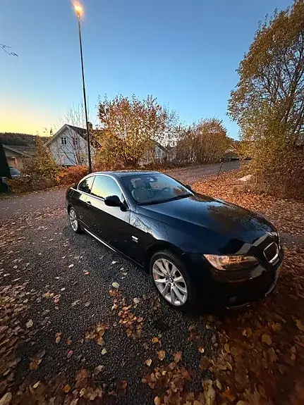 BMW 320D 2010 photo 2