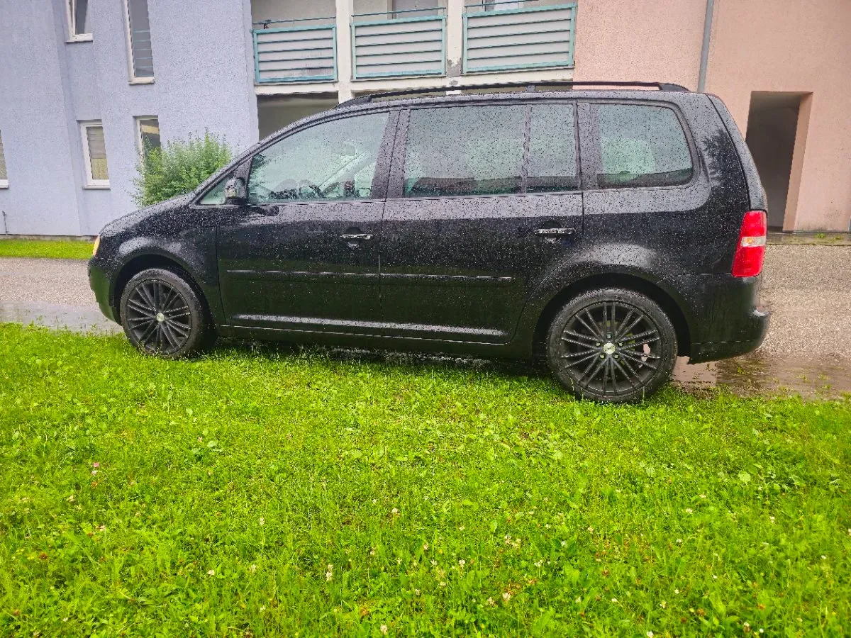 Volkswagen Touran 2005 photo 2