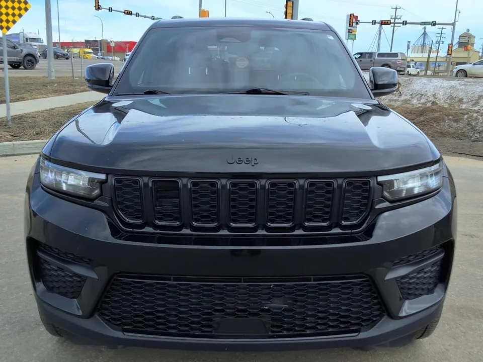 Jeep Grand Cherokee 2023 photo 2