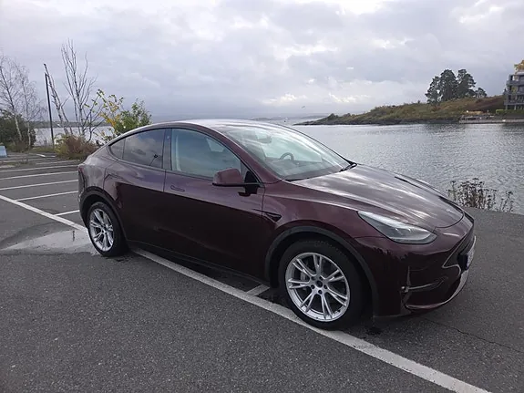 Tesla Model Y 2023 photo 3