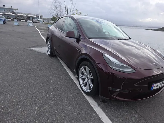 Tesla Model Y 2023 photo 2