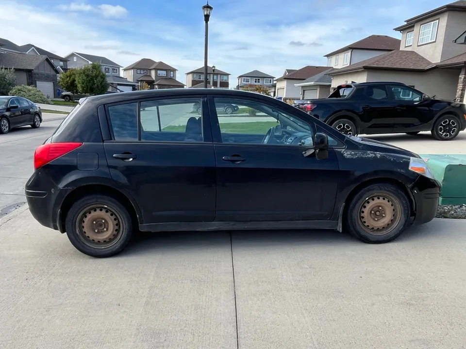 Nissan Versa 2009 photo 2