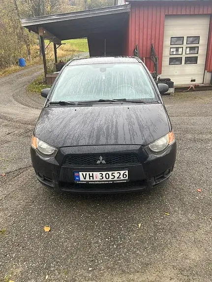 Mitsubishi Colt 2011 photo 2