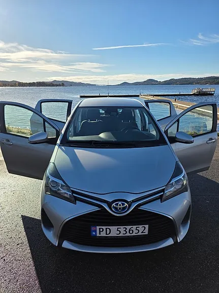 Toyota Yaris 2015 photo 4