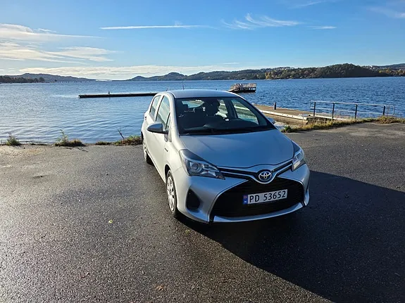Toyota Yaris 2015 photo 2
